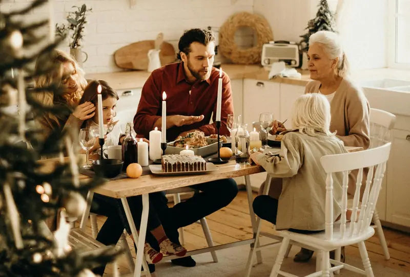 How to Avoid Stress Eating During the Holidays: 5 Simple Tips