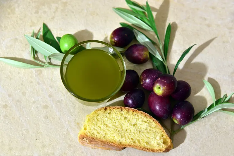 The benefits of olive oil are well-known to everyone. However, olive leaves also have healing properties.