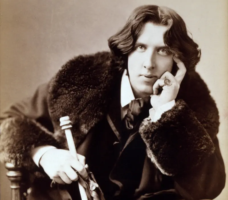 Oscar Wilde: “The English cannot bear my presence.”
