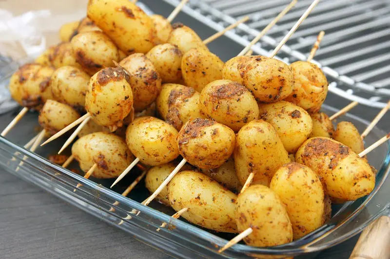 We eat carbohydrates: potatoes are healthier than rice and bread.