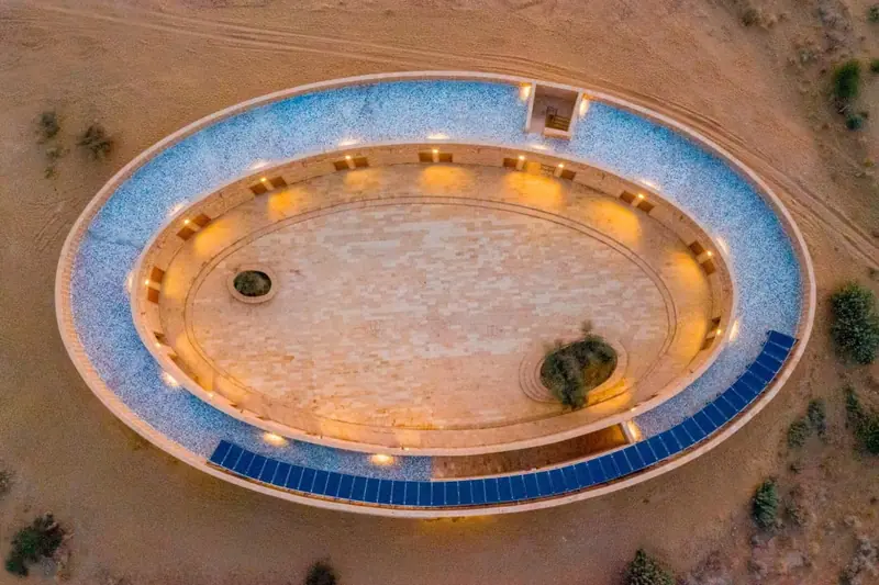 An oasis in the desert: a school has been built in India that defies the heat.
