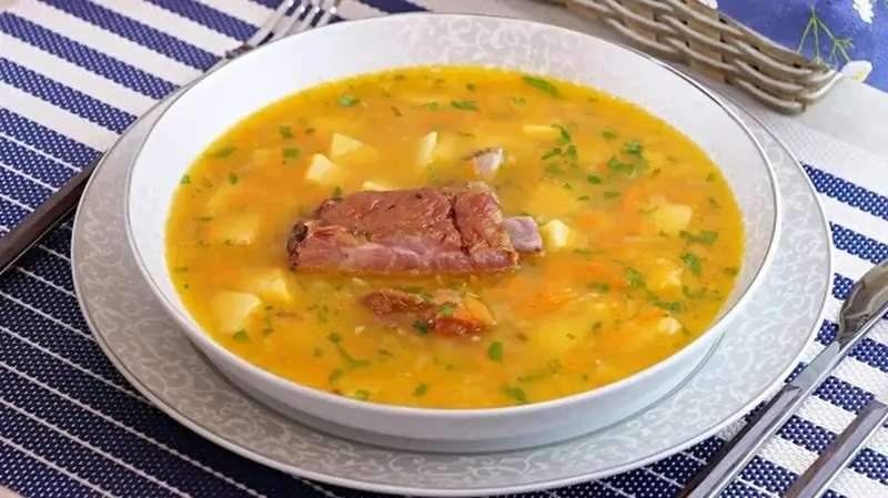 You can't pull them by the ears: a recipe for pea soup with smoked ribs.