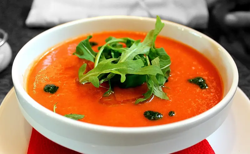 Tomato gazpacho recipe: a cold soup for the 