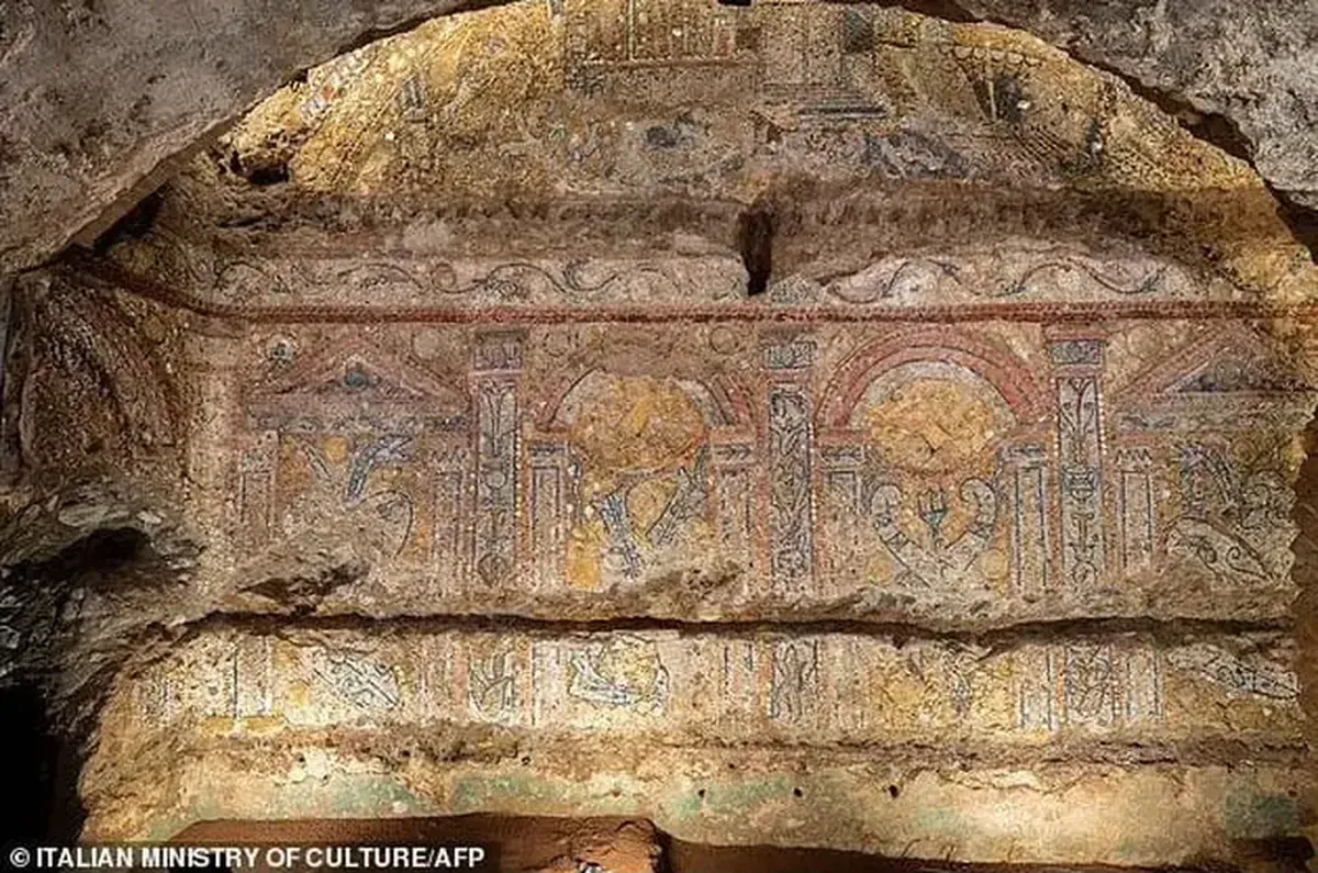 A luxurious Roman house with stunning mosaics has been discovered near the Colosseum.