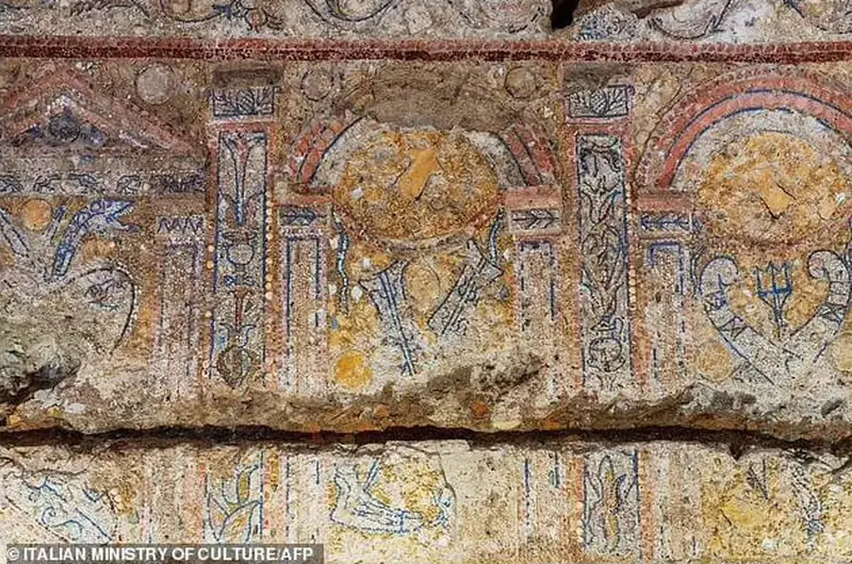A luxurious Roman house with stunning mosaics has been discovered near the Colosseum.