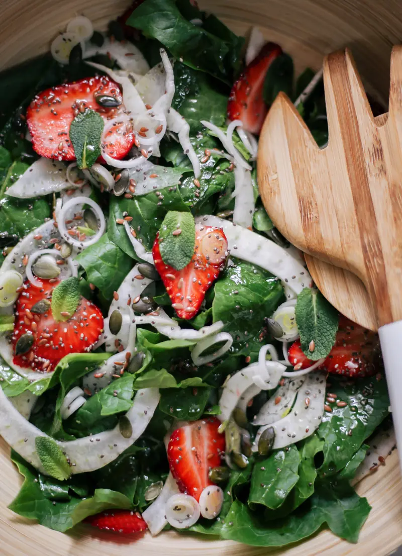 Warm salad: recipe with chicken, sweet peppers, and tomatoes.