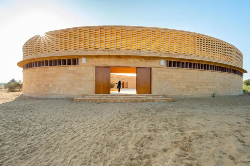 An oasis in the desert: a school has been built in India that defies the heat.
