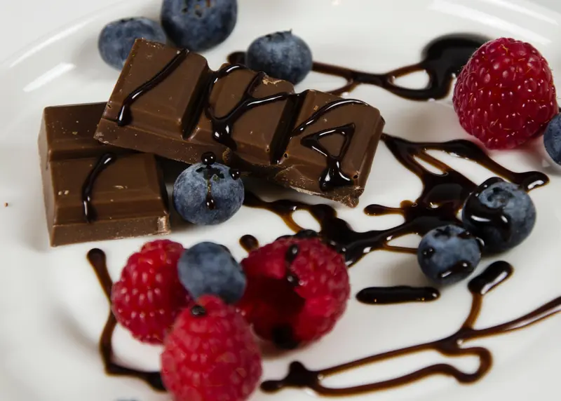 Tea, chocolate, apples, and berries effectively combat age-related memory loss.