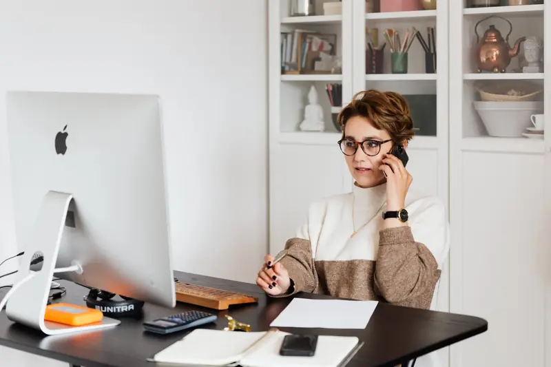 Mobile stress relief: a personal smartphone doesn't hinder office work.