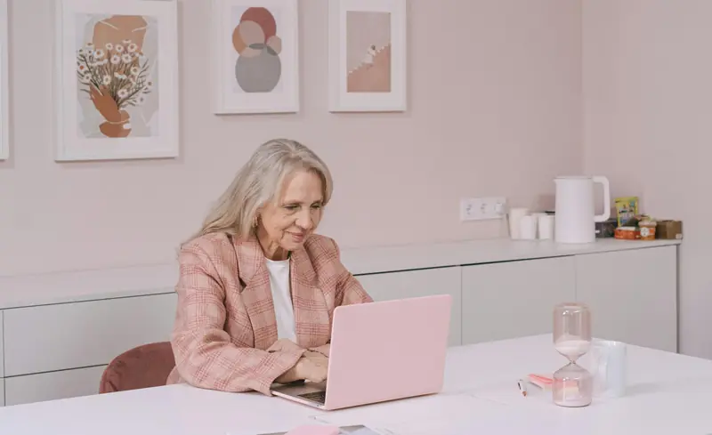 Excessive sitting increases the risk of premature death: AI data.