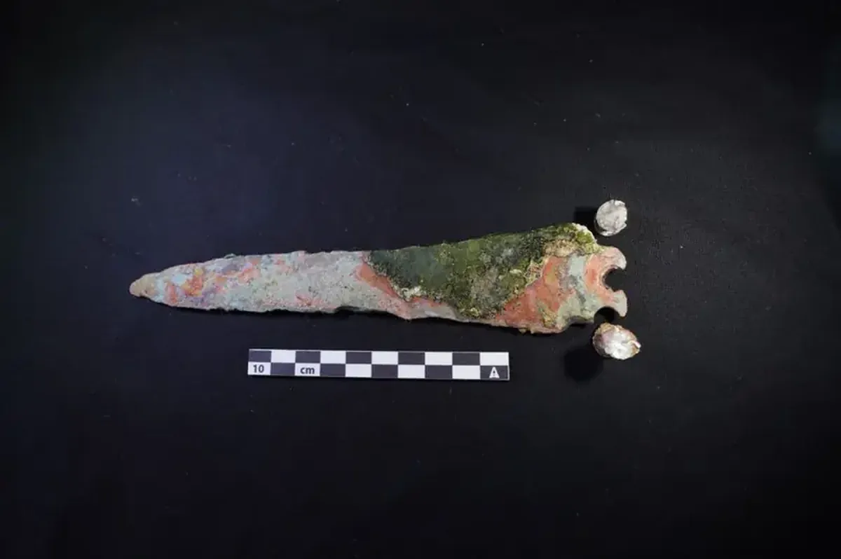 A unique dagger from a sunken ship has been discovered in Antalya: relics that are 3600 years old.
