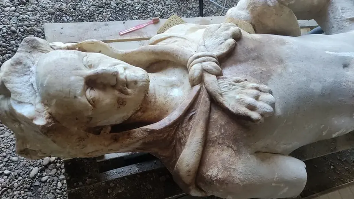 Surprise for archaeologists: repair workers in Rome discovered an ancient statue of Hercules.
