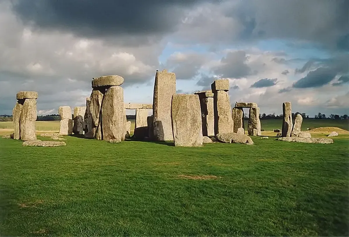 Breaking news: The altar stone of Stonehenge does not originate from Wales.