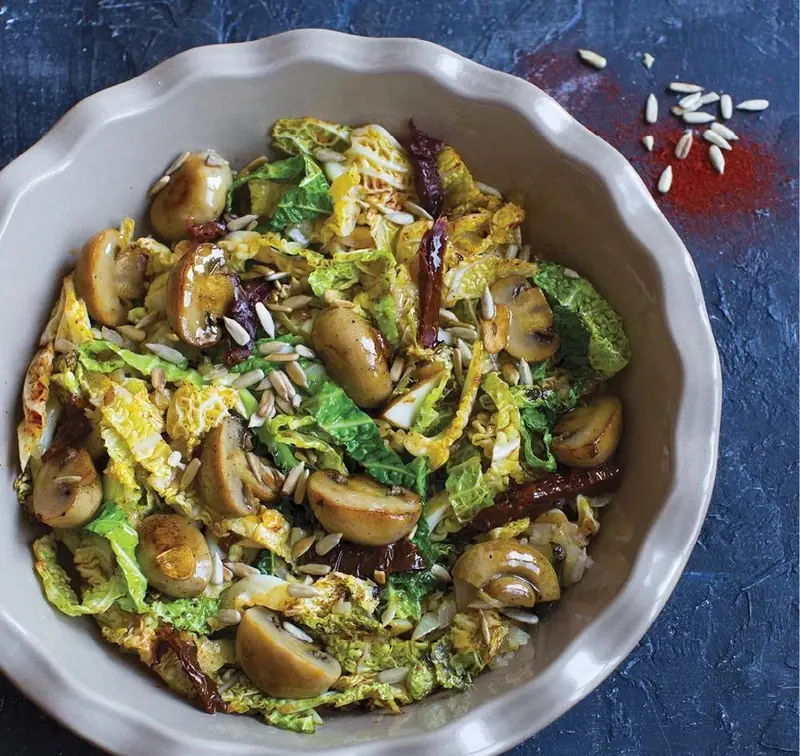 Cabbage with mushrooms: two recipes for a Lenten table.