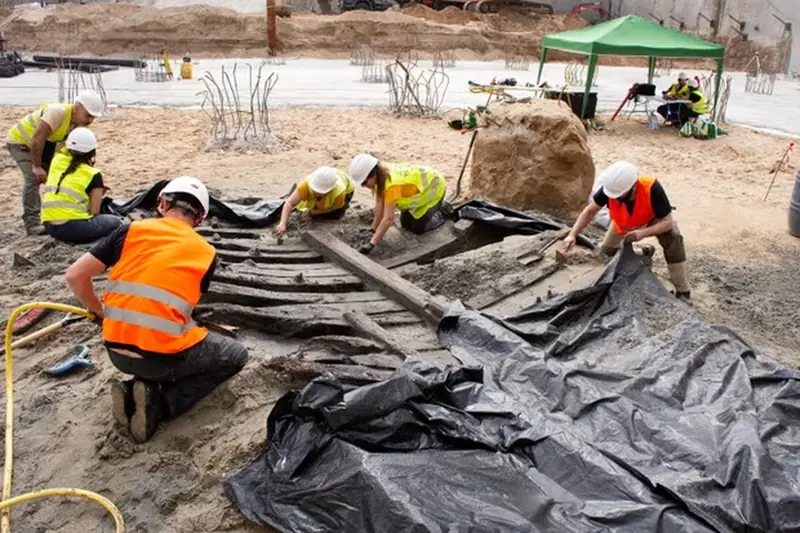 In the center of Barcelona, the remains of a large medieval ship have been uncovered.