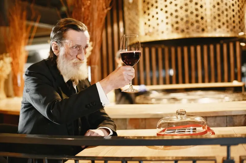 Alcoholic abstinence: the scholar advises no more than one glass of wine per year.