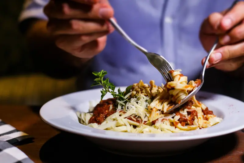 Not about extra pounds: late dinners can lead to a stroke.