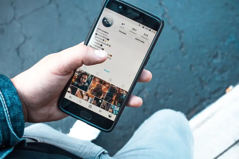 Not just drawbacks: Facebook can be beneficial for health.