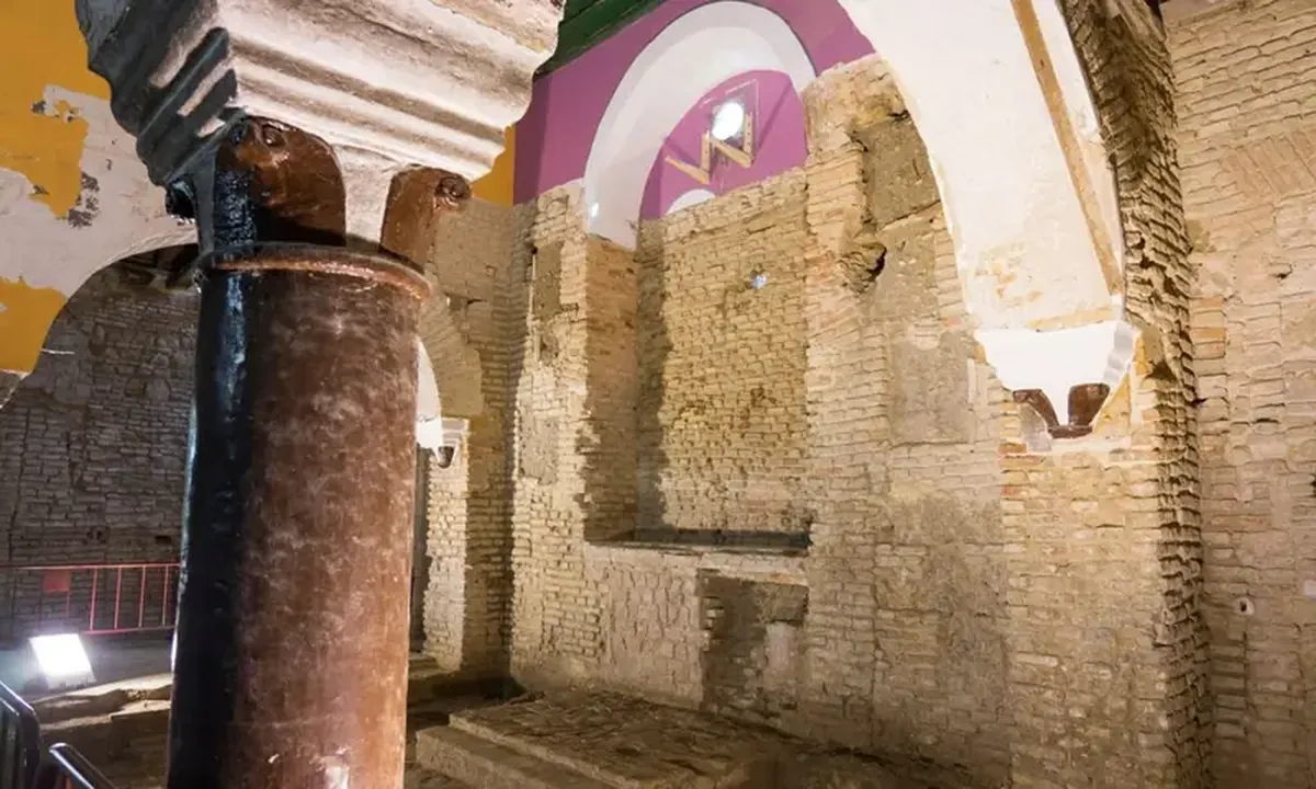 A 14th-century synagogue has been discovered beneath a Spanish disco bar.