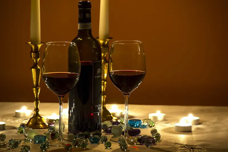 Tempting and beneficial: red wine enhances intimacy.