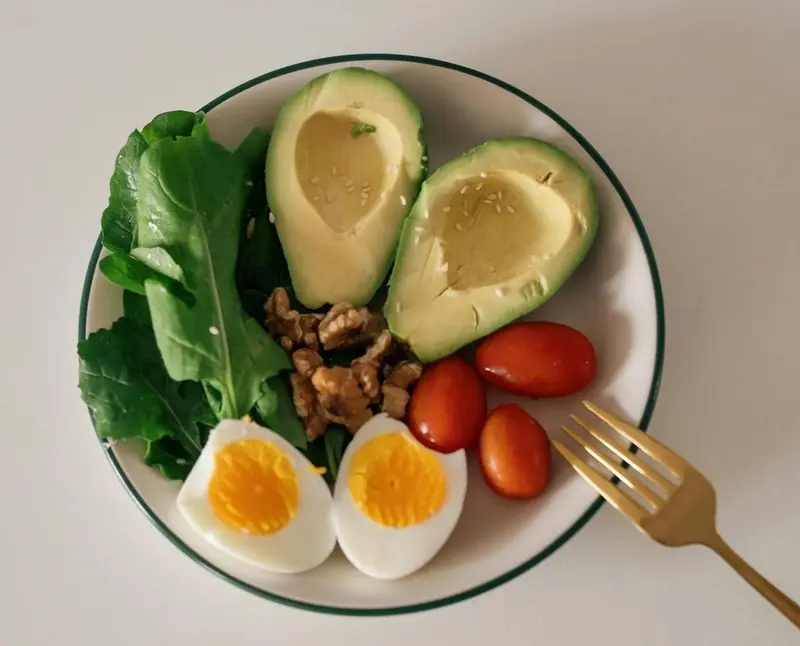 Eggs, nuts, and more: foods for weight loss that are as effective as trendy slimming injections.