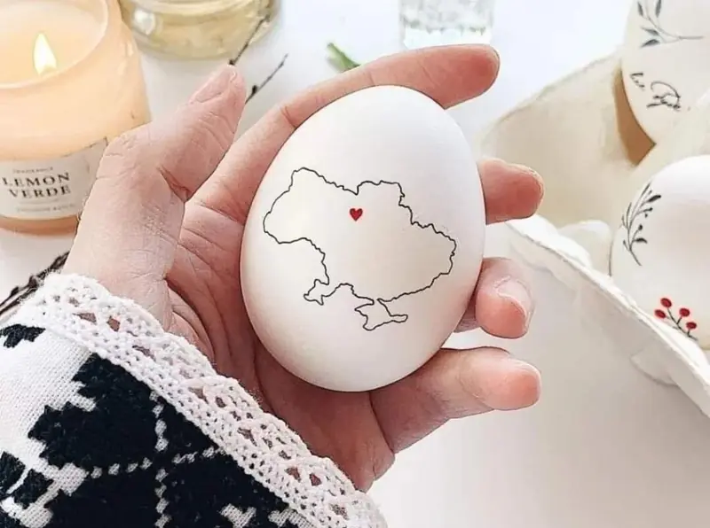 Holiday hacks: how to dye eggs for Easter.