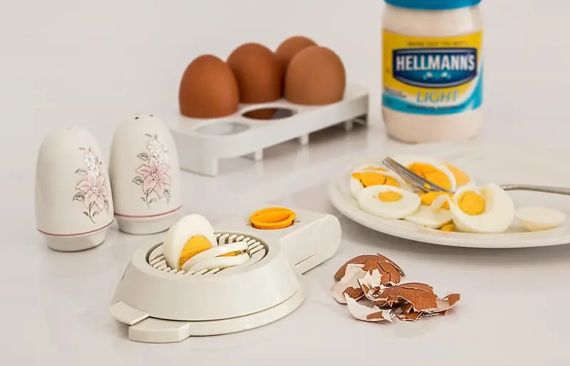 According to science: what's the easiest way to peel boiled eggs?