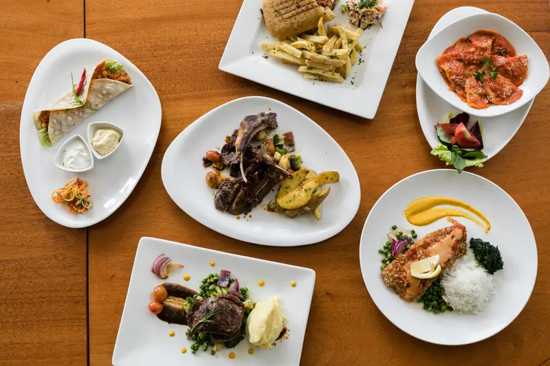 Some people should eat ten times a day, according to dietitians.