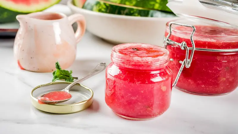 In its own juice: a recipe for watermelon jelly for the winter.