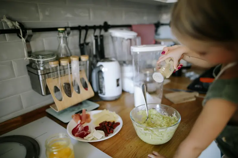 Kitchen taboos: experts identify subtle factors contributing to food poisoning.
