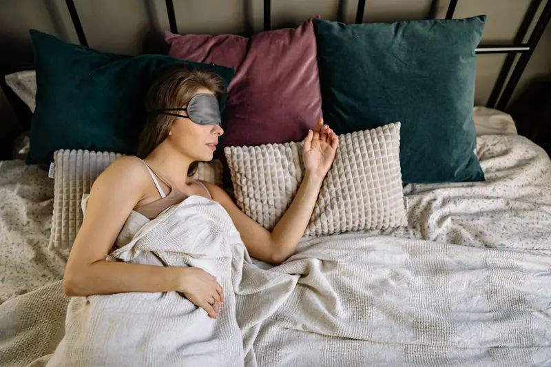 How can you prevent the appearance of wrinkles while sleeping?