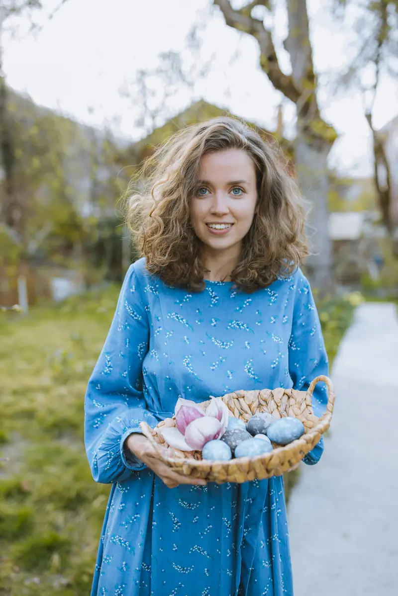 Holiday hacks: how to dye eggs for Easter.