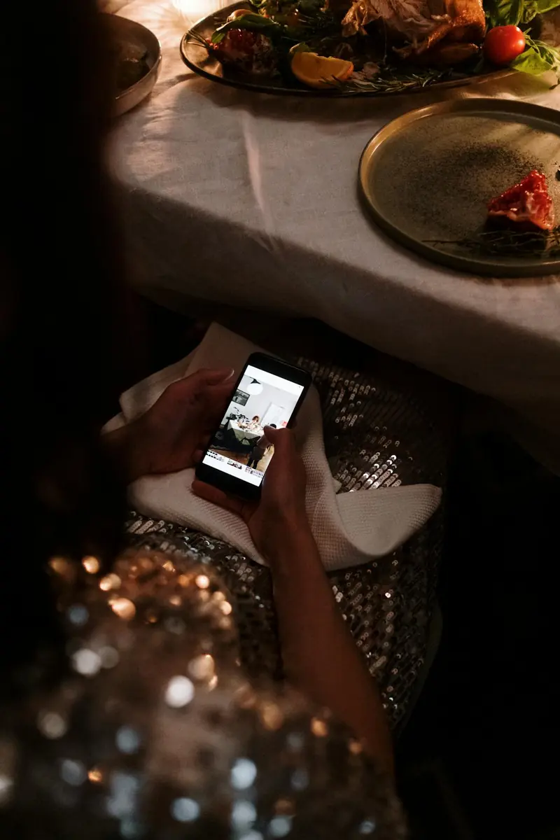 Mobile phones have no place at the dining table, say researchers.
