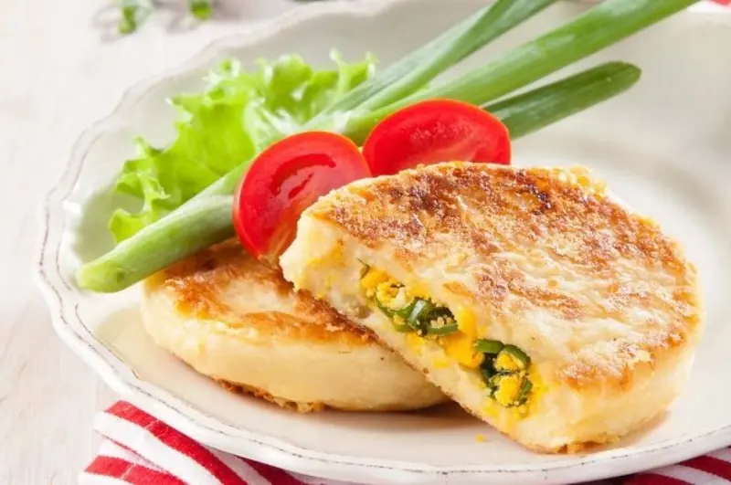 Potato dumplings: a recipe with eggs and green onions.