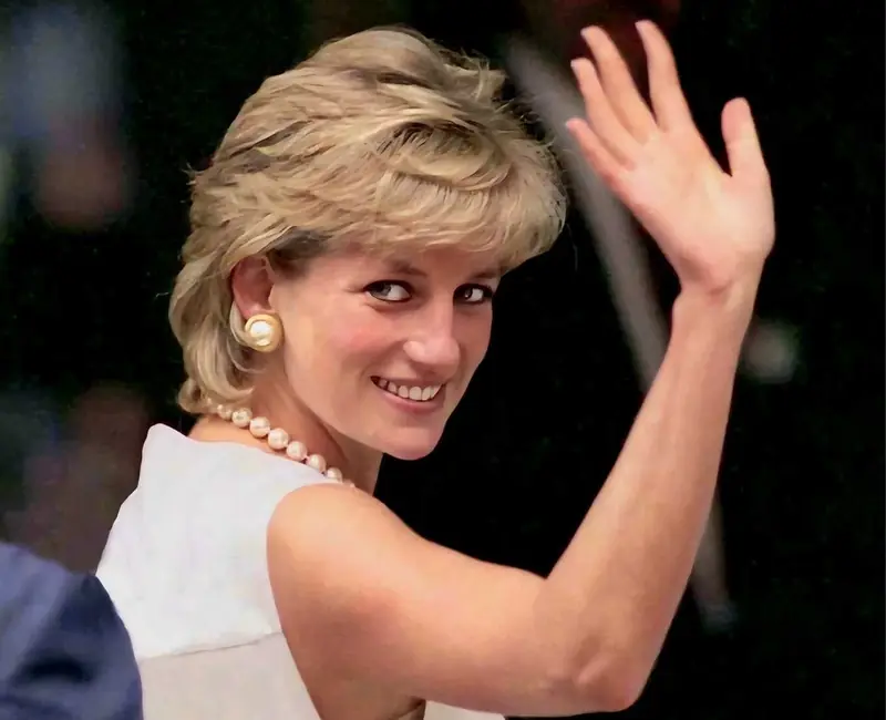 Dissolved in Legend: The Phenomenon of Princess Diana