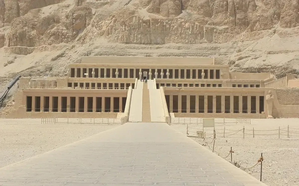 What did the statues of Hatshepsut do to offend the ancient Egyptians?
