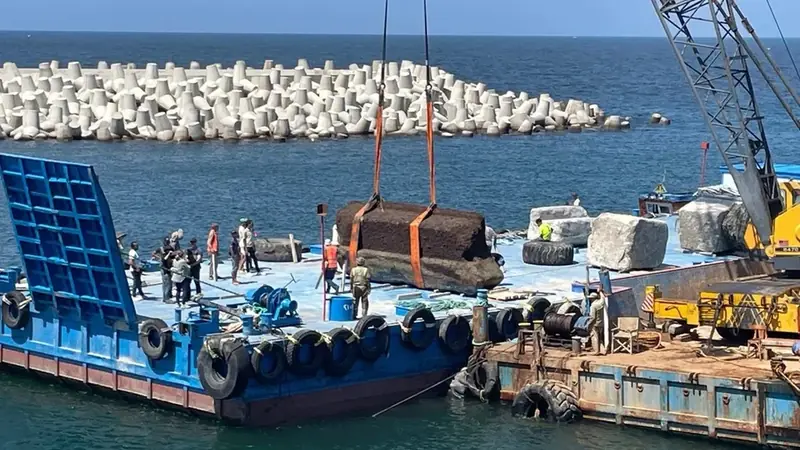 Wonder of the World: Massive blocks of the Alexandria Lighthouse have been raised from the seabed.