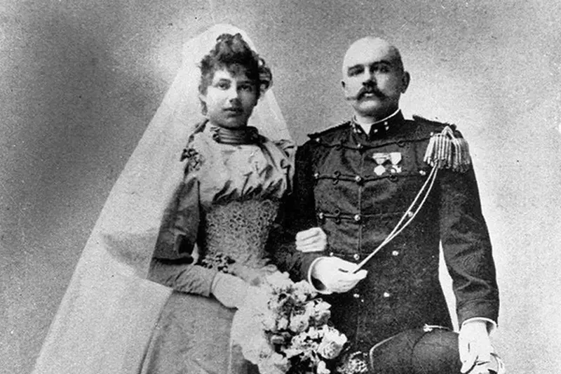 Margaretha with her husband, Captain Rudolf MacLeod