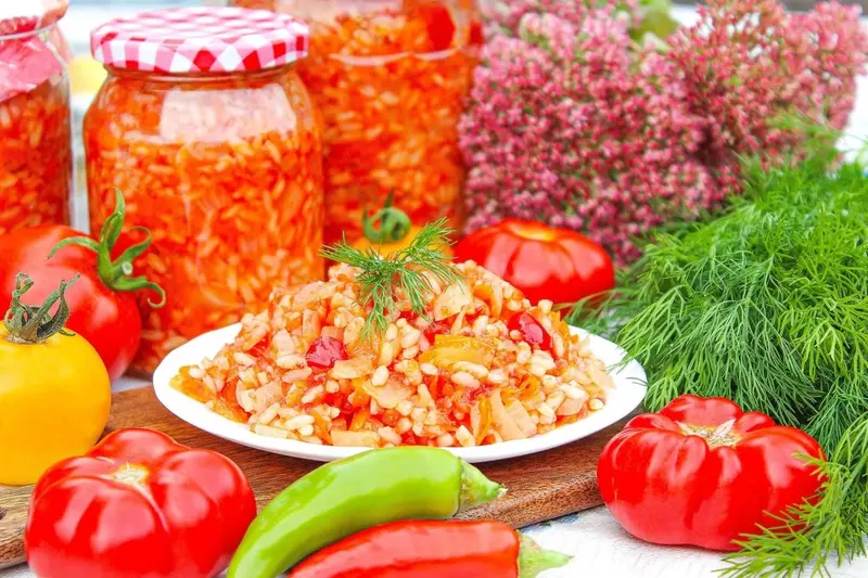 Preserving without vinegar: a winter salad with vegetables and rice.