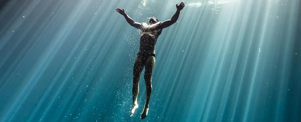 Croatian freediver holds breath for nearly half an hour