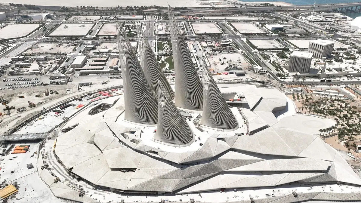 A museum with wings will open in Abu Dhabi