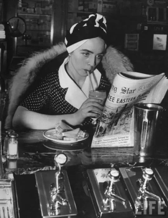 Designer Elsa Schiaparelli, 1940s