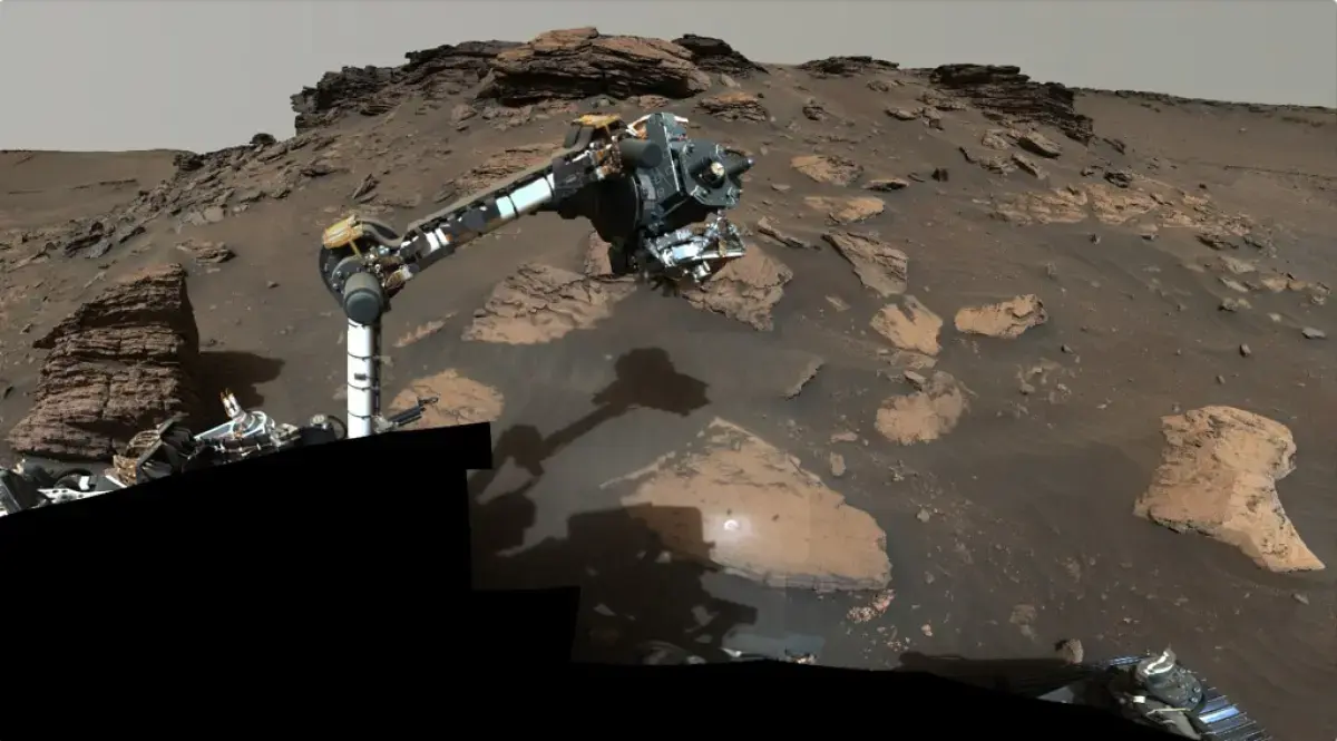 NASA’s rover has spotted a mysterious “helmet” on the Red Planet.
