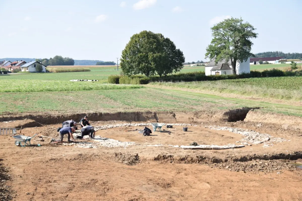 In Bavaria, an unusual round structure of ancient Romans was uncovered. What was it?