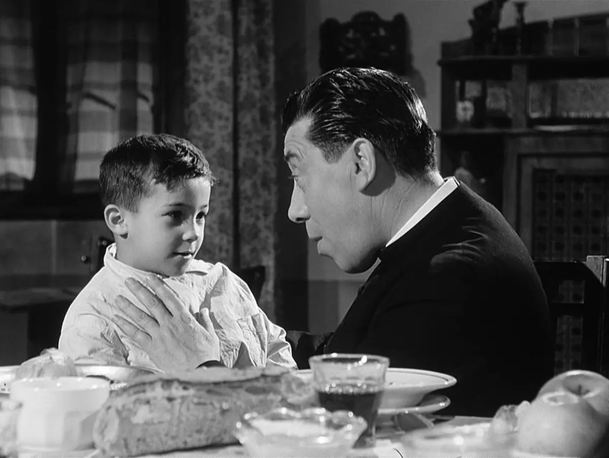 Loreti in the film The Return of Don Camillo