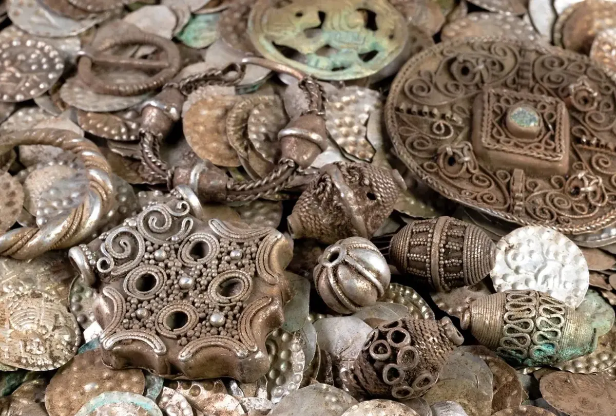 While digging for worms, a Swede discovered 20,000 silver medieval coins