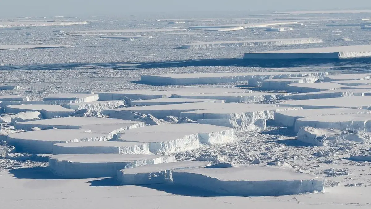 Melting of Antarctica's ice shelves