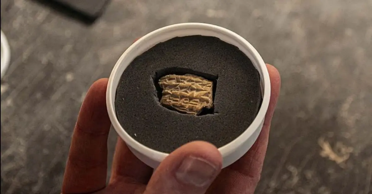 Archaeological sensation in Israel: a seal with Assyrian inscription uncovered