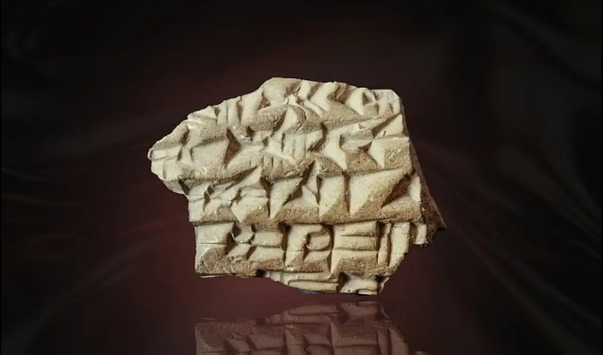 Ceramic fragment with Akkadian cuneiform inscription
