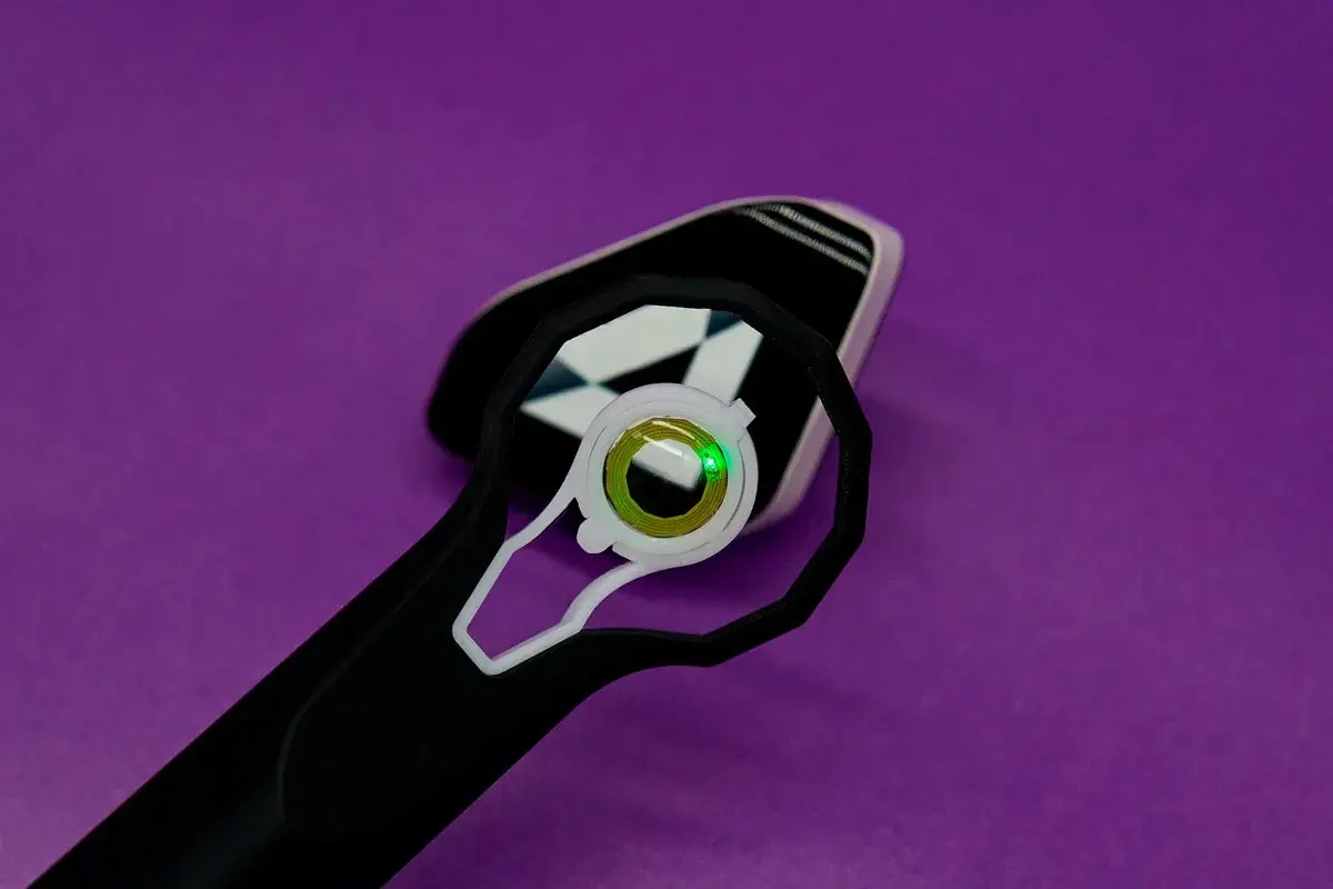 Smart Contact Lens That Replaces Screens